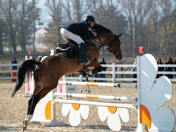 Wie kann ich mein Sportfahrrad für verschiedene Wetterbedingungen ausrüsten?